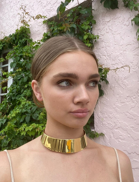 Wide gold outlet choker